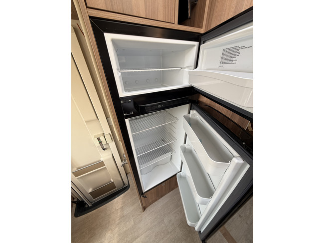 Chausson Flash 718 EB cama queen+cama abatible portabicicletas panel solar antena parab&oacute;lica el&eacute;ctrica TV puerta mosquitera remis plisado foto: 14
