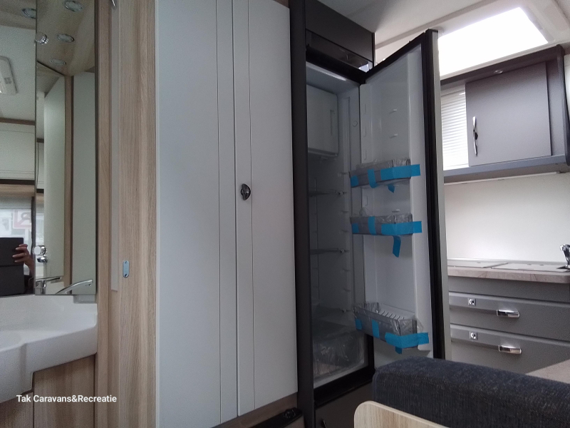 Hobby De Luxe 400 SFE compacte caravan  foto: 8