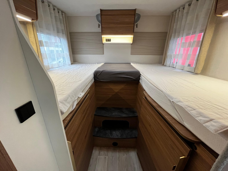 Pilote P 746 GJ Camper, Lengtebedden  foto: 12