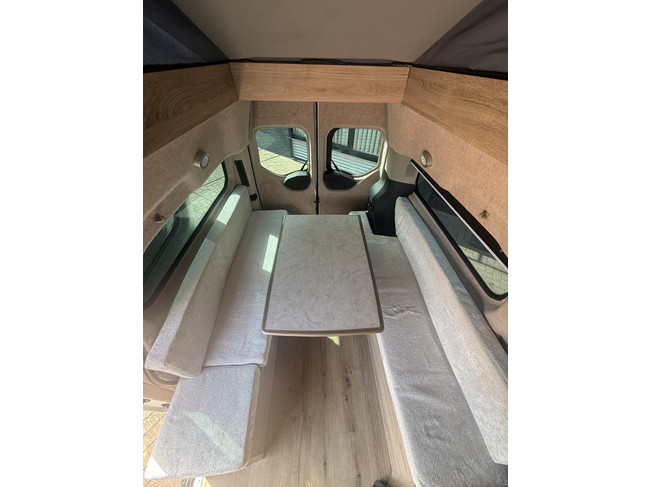 Ford transit buscamper professioneel omgebouwd hefdak airco cruise ctr 2 slaapplaatsen luifel thule trekhaak apk t/m 30-09-2027 foto: 15