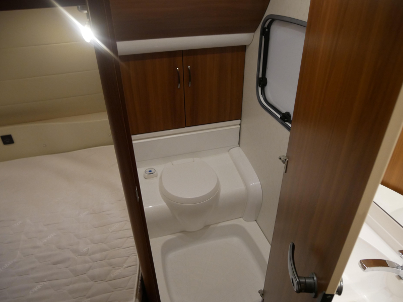 Hobby Excellent 540 UFE Incl. mover en fietsenrek  foto: 12