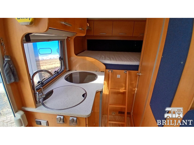 Hymer TEILINTEGRIERT HV 522 .. 2006 Querbett Foto: 4