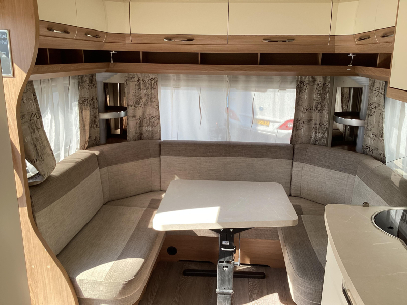 Hobby De Luxe 460 UFE omnistor foto: 1