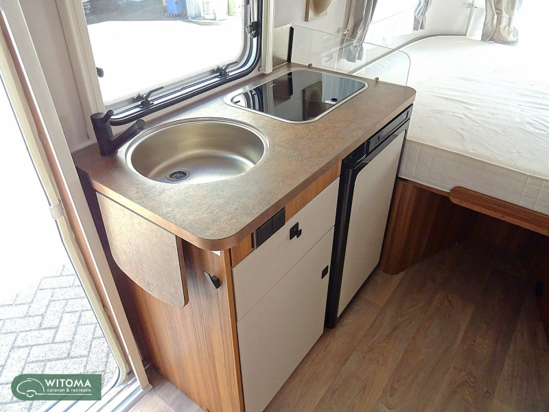 Eriba Touring Legend 542 versi&oacute;n completa y bonita foto: 7