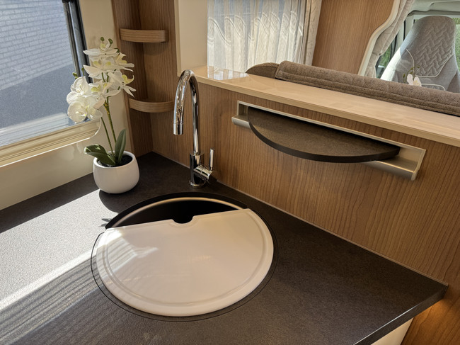 Malibu by Carthago T 460 KB LE 140 PS AUTOMATIK 9-Gang Euro6 Fiat Ducato **Einzel-L&auml;ngsbetten/Volle Ausstattung/4 Sitzpl&auml;tze/Lithium/Solarpanel/Umvo Foto: 16