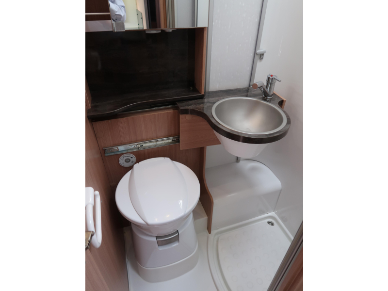 Knaus Sky Wave 700 MEG MET AUTOM. LEVELSYSTEEM  foto: 9