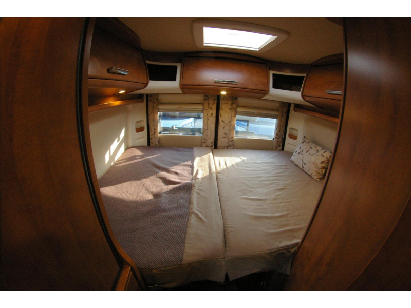 Carthago Malibu 600 DB Automaat, Dwarsbed.  foto: 11