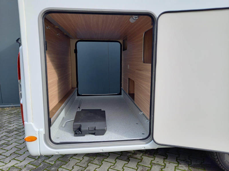 Bürstner Limited T 690 G - luxe - zwarte voorkant  foto: 3