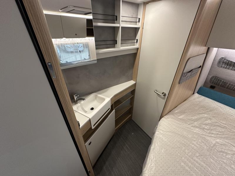 Dethleffs Aero 470 FR fransbed / rondzit | A69  foto: 10