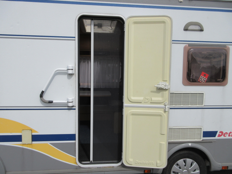 Dethleffs Camper 440 DB TRANSVERSE BED AND MOVER photo: 21