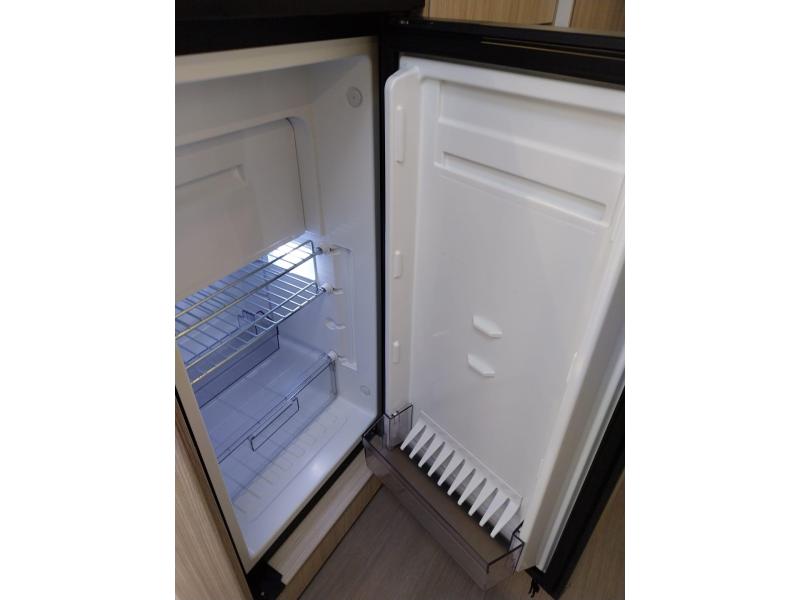 Adria Compact Axess 670 SL, aire acondicionado doble, enganche de remolque foto: 9