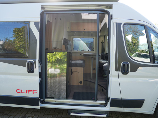 Sunlight Cliff 600 XV, Autom&aacute;tico de 9 velocidades, Camper de 6 metros, Cama transversal foto: 21