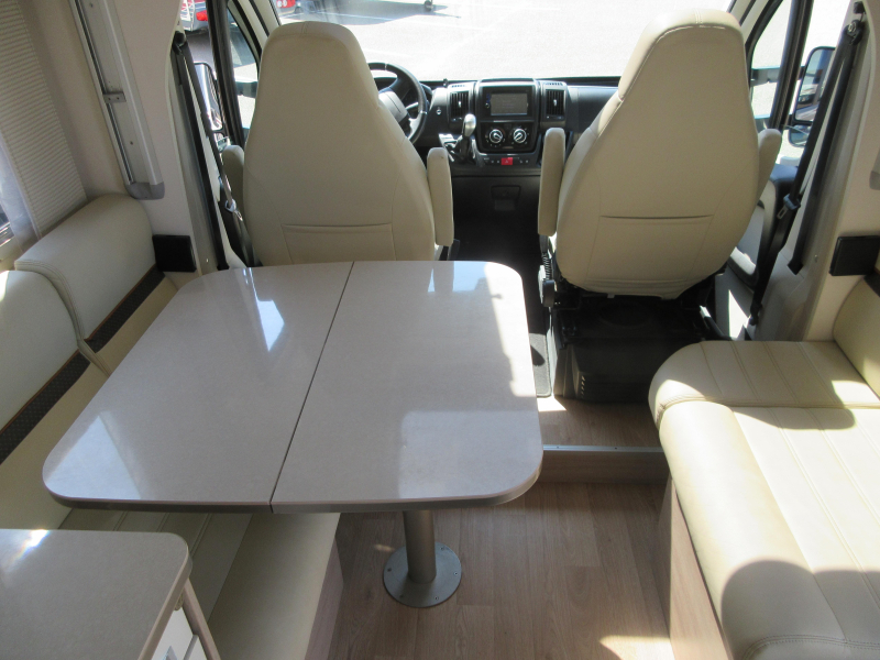 Rapido 696 F Premium Edition AUTOMAAT FACE TO FACE  foto: 2