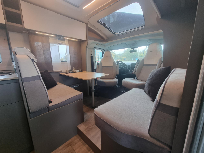 LMC Tourer 630 T 165 PS Foto: 6