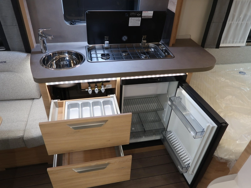 Knaus Sudwind Black Selection 450 FU  foto: 11