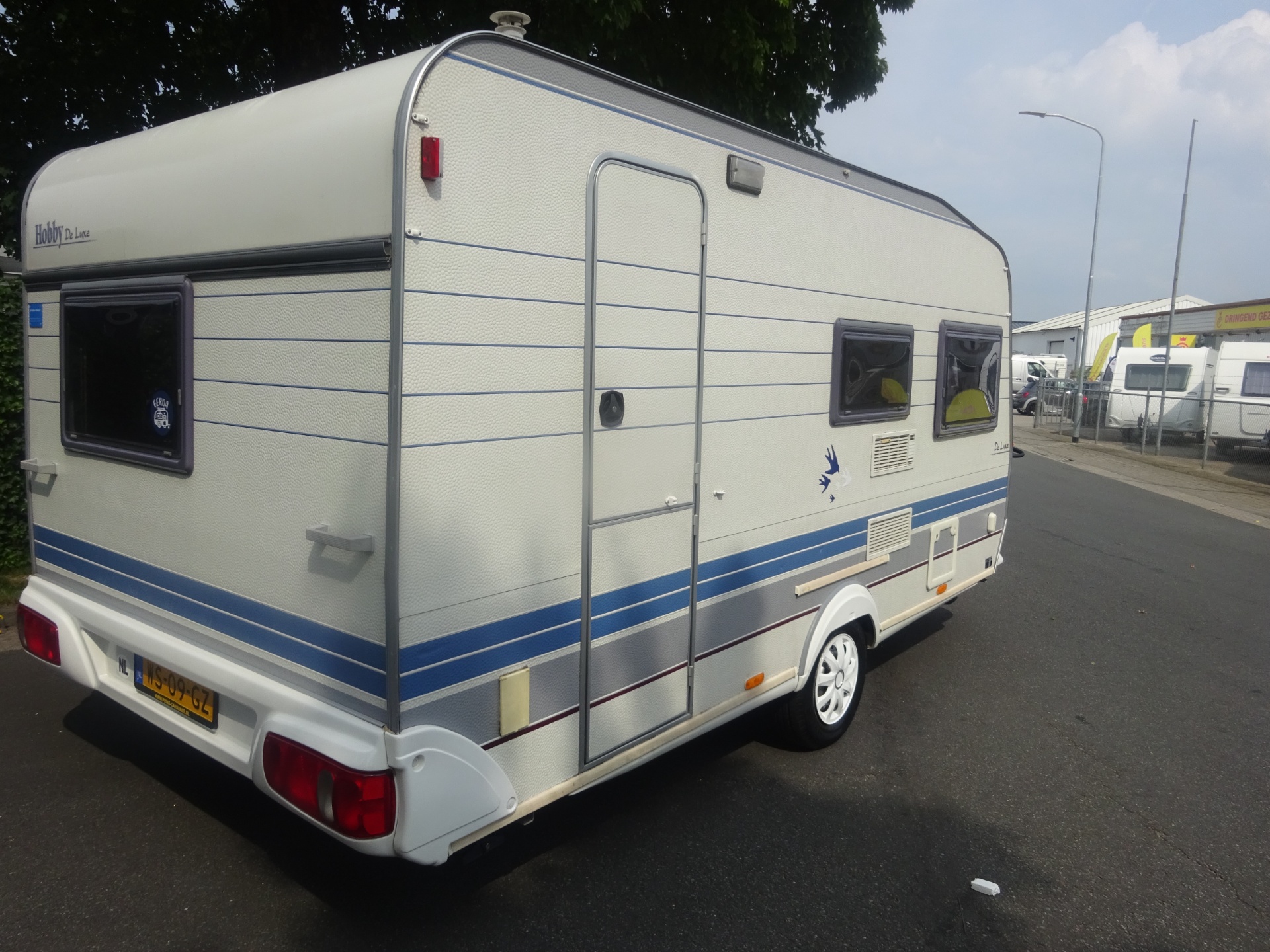 Hobby De luxe 440SF Met Brede Keuken +Vast Bed en Treinzit foto: 4