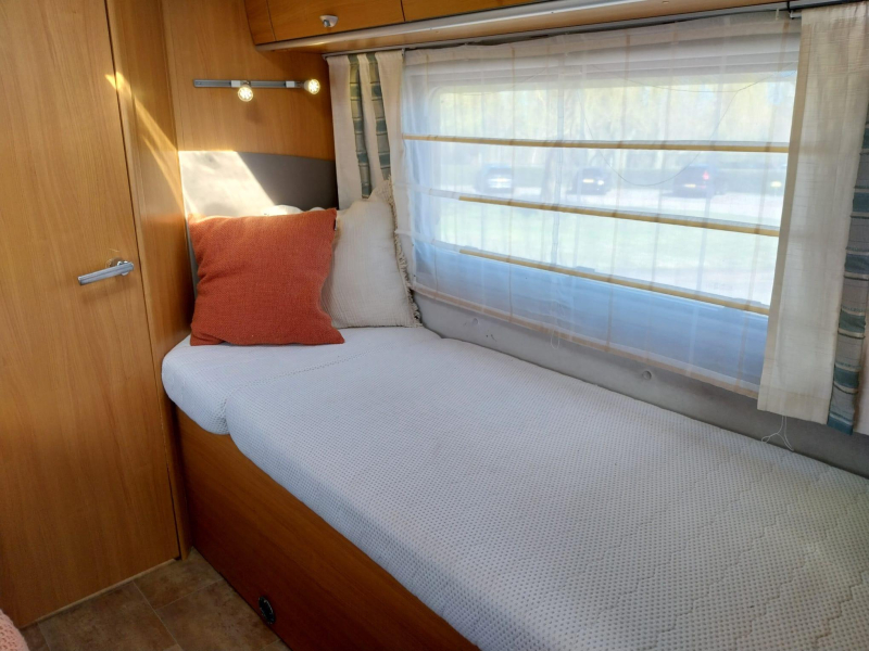Bürstner Nexxo T 720 ENKE met lage enkele bedden  foto: 17