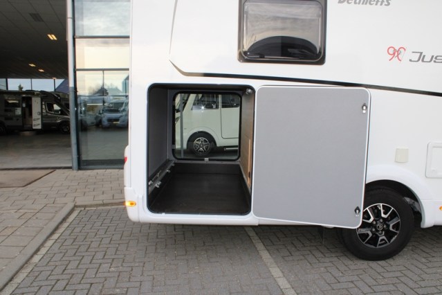 Dethleffs 7052 DBM Just 90 Queenbed + hefbed riante garage (94  foto: 10
