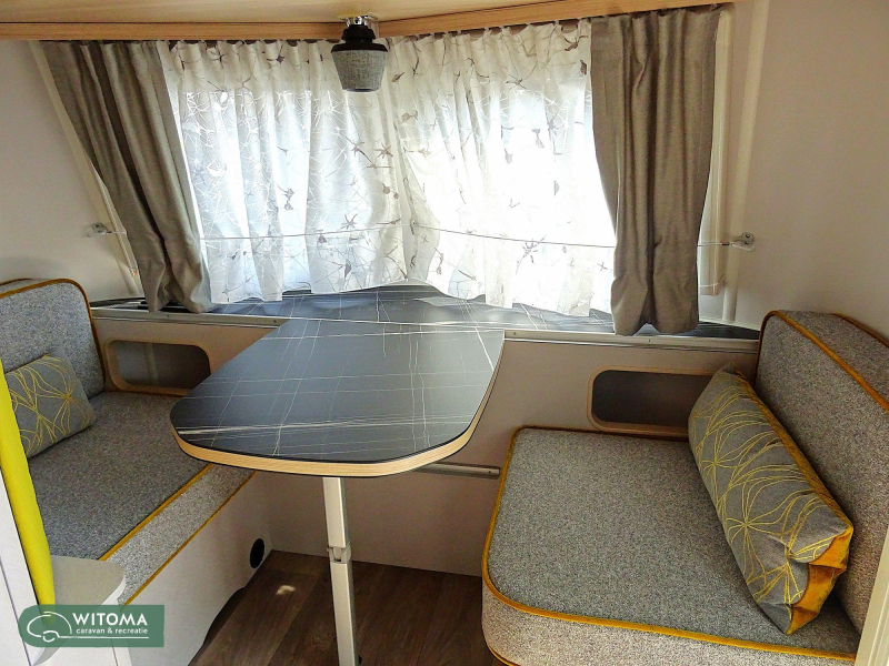 Eriba Touring Urban 542 sobre equipamiento completo foto: 4
