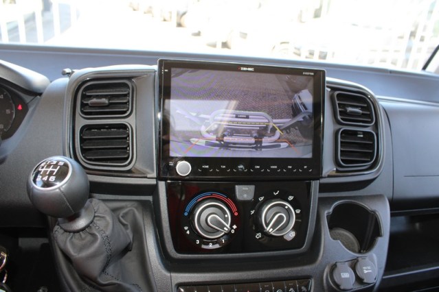 Hymer Exsis i 474 Fiat 160 CV compacto, estrecho, ligero, con camas individuales y cama abatible (55 foto: 27