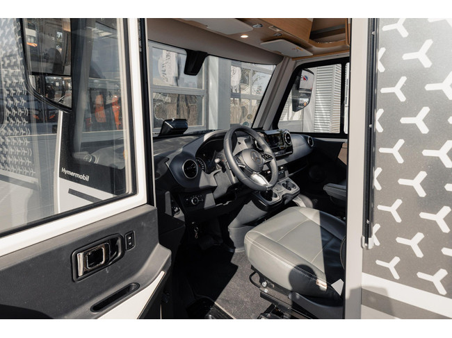 Hymer BMC-I 580 Blackline Zeer compleet.... XXL bed, level, airconditioning, etc foto: 10