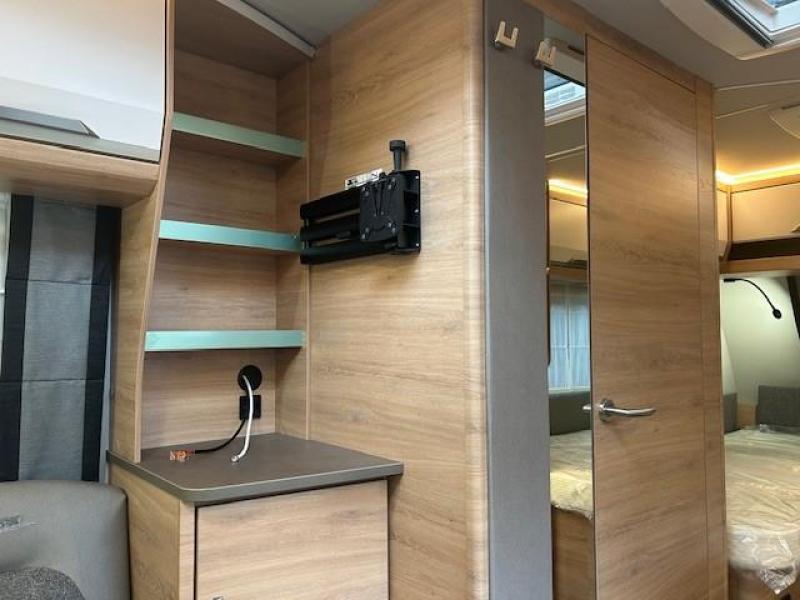 Knaus Sudwind Black Selection 460 EU Foto: 5