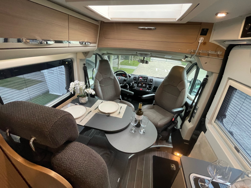 Adria Twin 640 SPX DWARSBED ZONNEPANEEL BEARLOCK EURO6 foto: 1