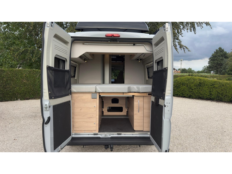 Dethleffs Globetrail Advantage 600 DR dwarsbed hefdak bovenbed  foto: 14