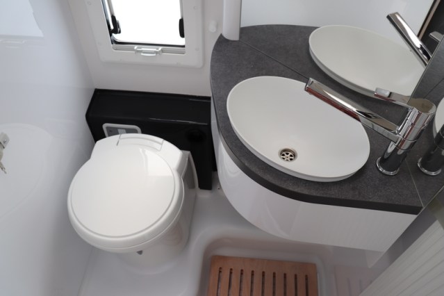 Nagenoeg nieuwe Exclusieve Line 660 Chausson AUTOMAAT dubbele toegangsdeur Artic pack (70  foto: 59