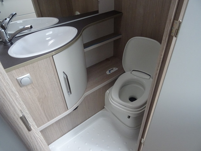 Bürstner Premio Plus 440 TK foto: 9