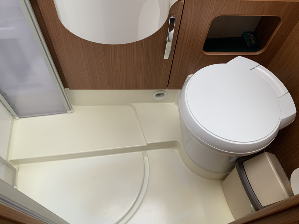 Hymer B 514 SL Star-Edition, AUTOMAAT, Integraal, Motor-airco, Luchtvering, Alko-Max-chassis, Dwarsbed & hefbed Marum Camper centrum on the road  foto: 32