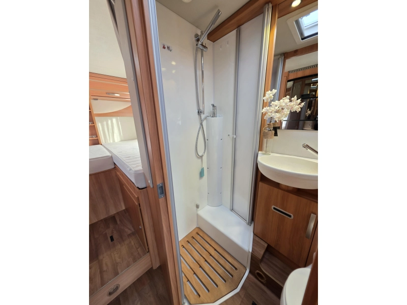 Hymer Exsis-T 588 Autom&aacute;tico 150CV 2017 foto: 13