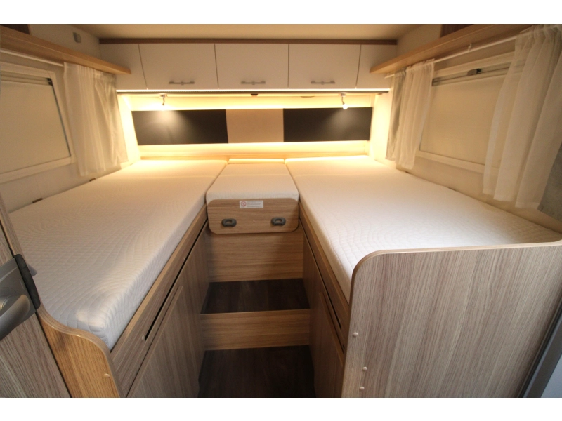 Sunlight T 68 Adventure Edition Camas individuales / Cama abatible foto: 10