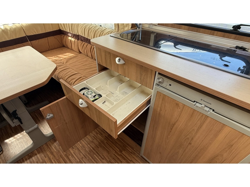 Bürstner Averso 460 TS frans bed rondzit toilet  foto: 5