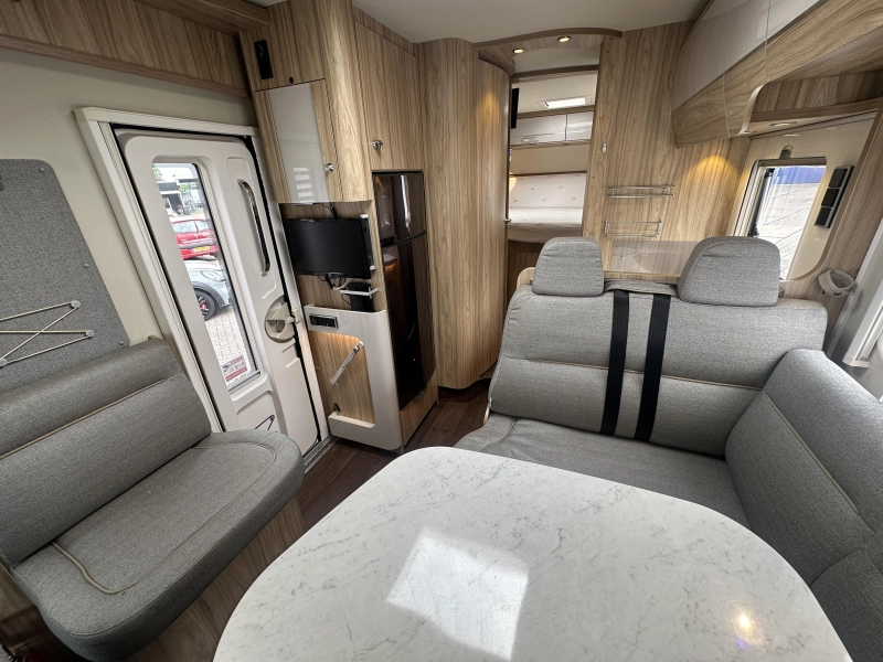 Hymer B698 Queensbed L-zit 150PK TV photo: 7