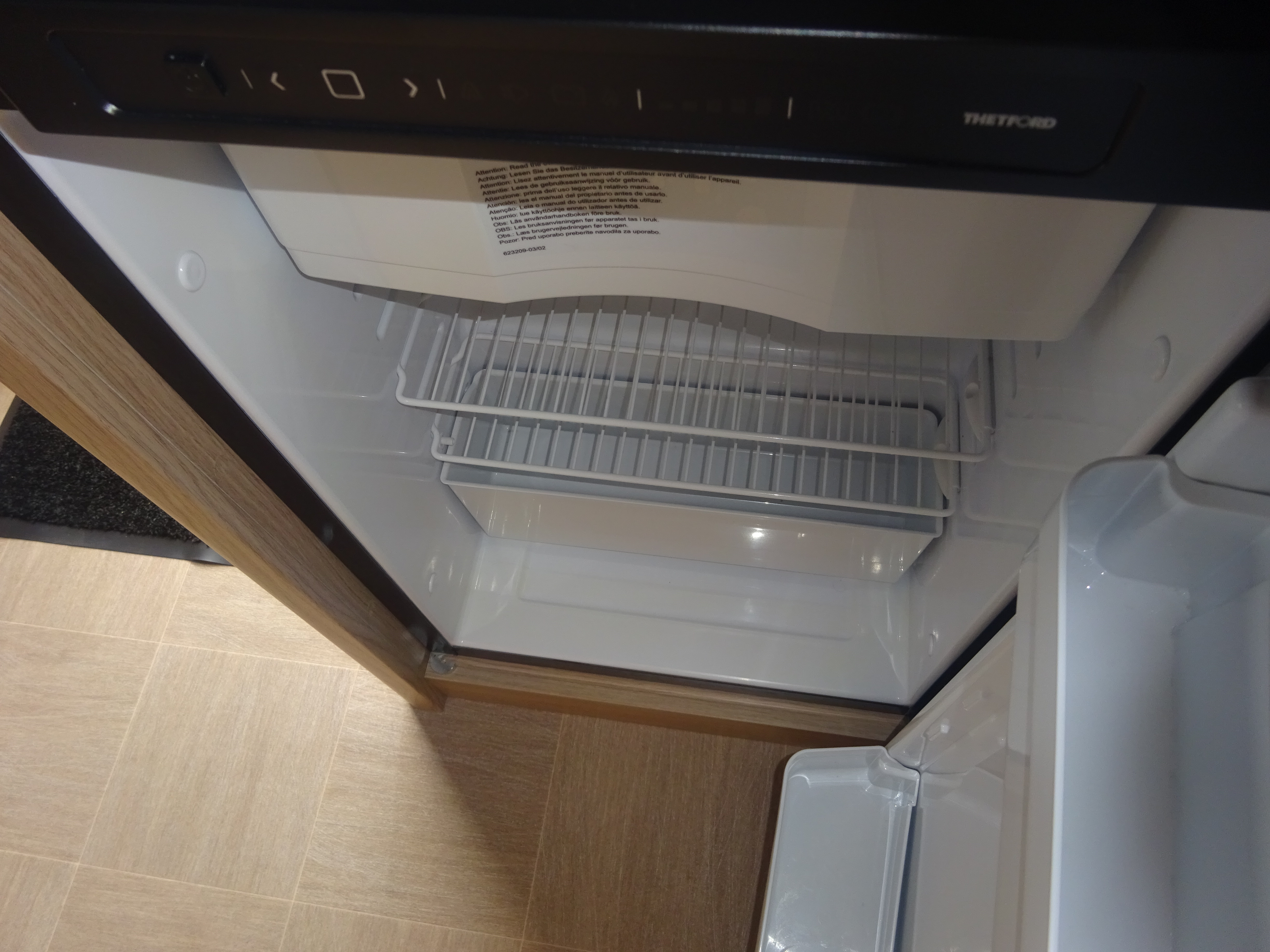 Lmc Sassino 460 LU Enkele Bedden/Vaste Luifel foto: 18