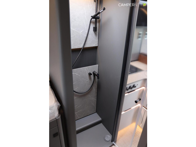 Hymer BMC-T 680 170pk Automaat | Premium pakket | Lengtebedden | Gescheiden douche | Hymer SLC Chassis | Nieuw uit voorraad leverbaar foto: 23