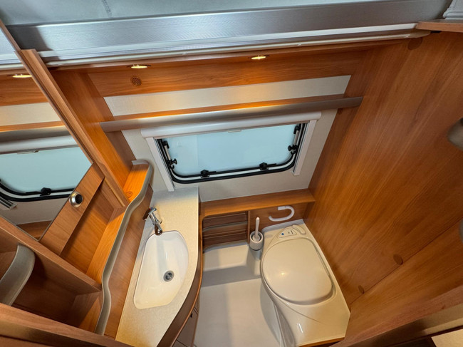 Eriba Touring Triton 430 GT foto: 10