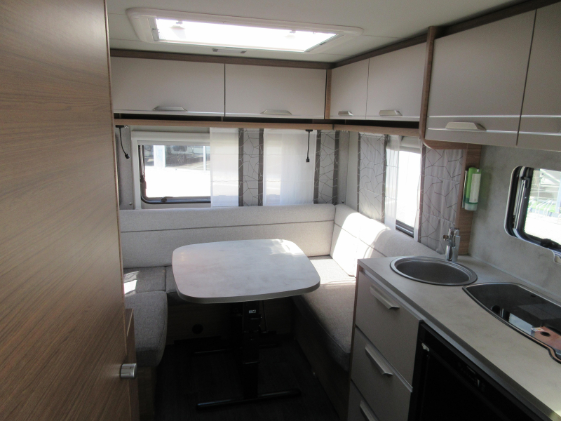 Knaus Sport 450 FU KOMPLETT UND FRANZ&Ouml;SISCHES BETT Foto: 3