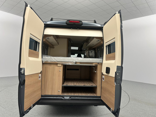 Malibu Van First Class Two Rooms 640 LE RB Charming GT Skyview photo: 17