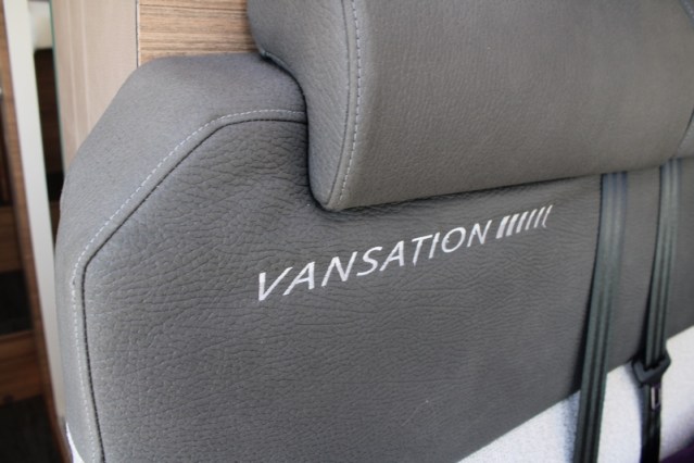 Young Knaus VanSation 650 Peugeot 2.2 l/ 165 hp with only 7,873 km single beds (45 photo: 31