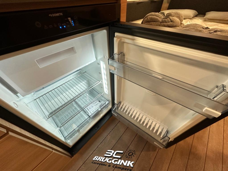 Knaus Sudwind 60 Years 450 FU FRANZ&Ouml;SISCHES BETT UND RUNDSITZ Foto: 8