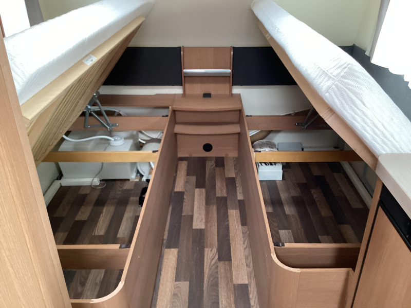 Knaus Sport 460 EU camas individuales foto: 9