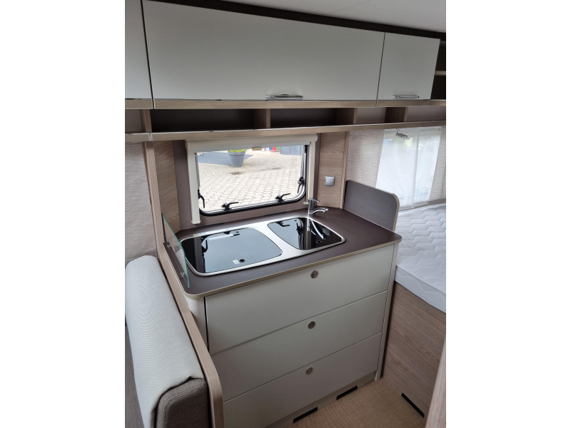 B&uuml;rstner Premio 395 TS Cassette awning-Awning photo: 11