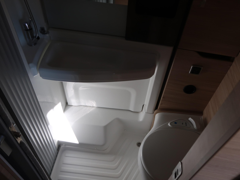 Knaus Van TI 650 MEG LEVELSYST / KLIMAANLAGE/ 177 PS Foto: 16