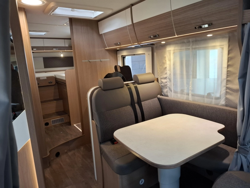 Hymer Carado 447 T 140CV Camas Individuales Solar foto: 16