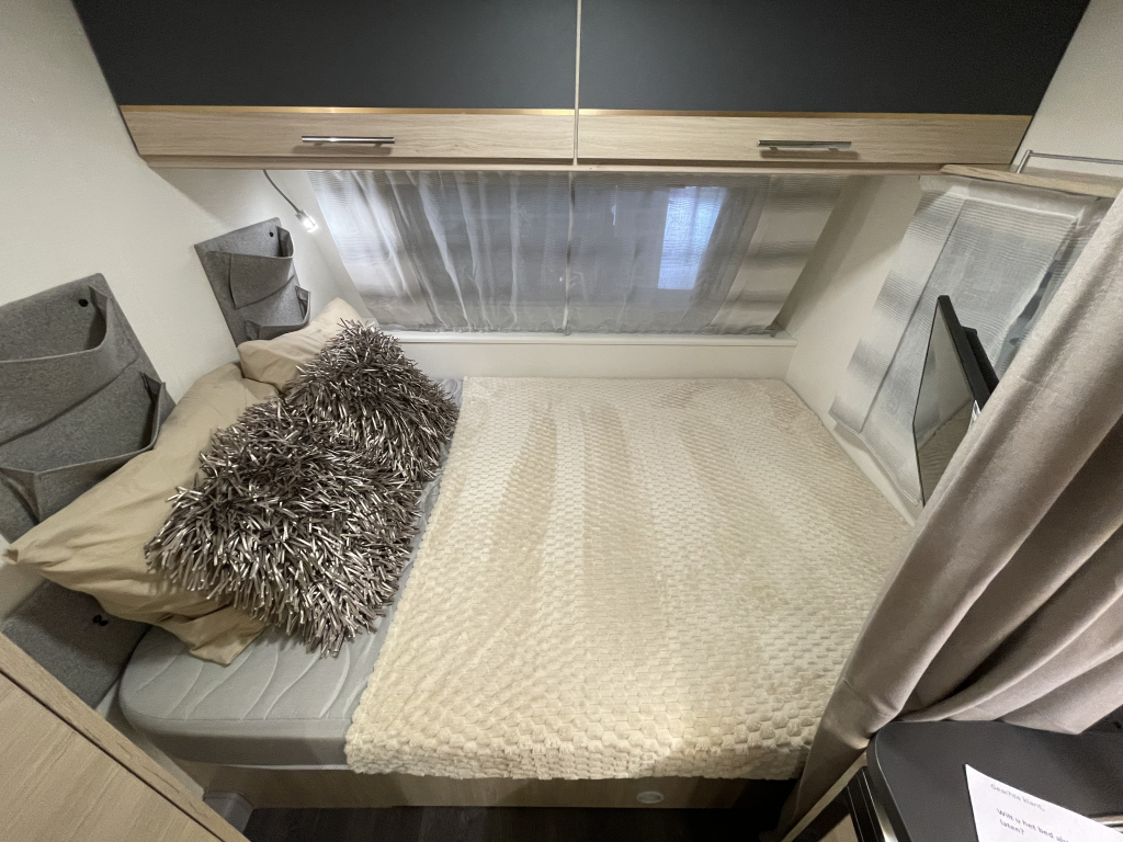 Caravelair Antares Titanium 390 DWARBED 1e EIGENAAR  foto: 2