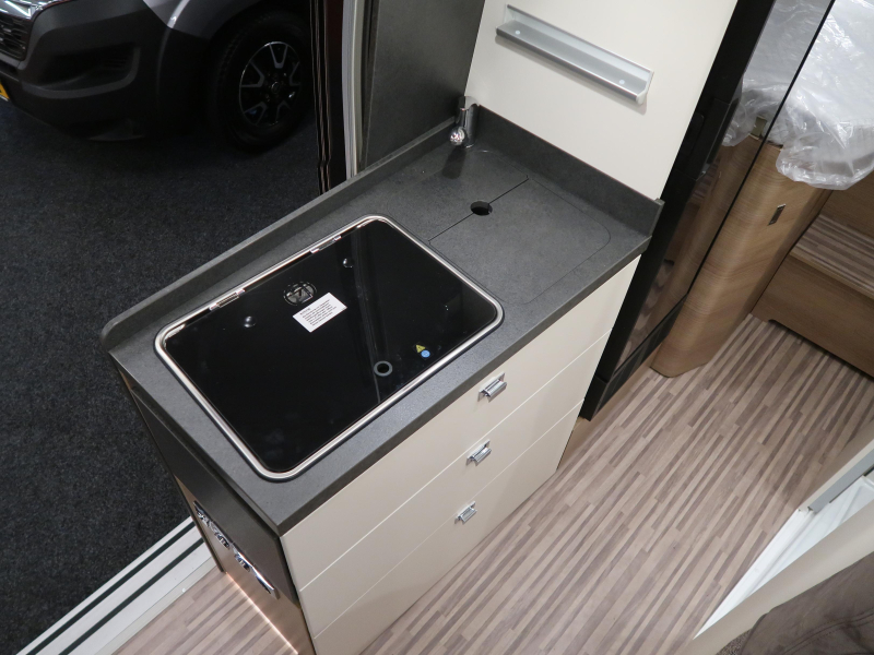 Malibu Van Comfort 640 LE AUTOMATIC AND TALL FRIDGE photo: 12