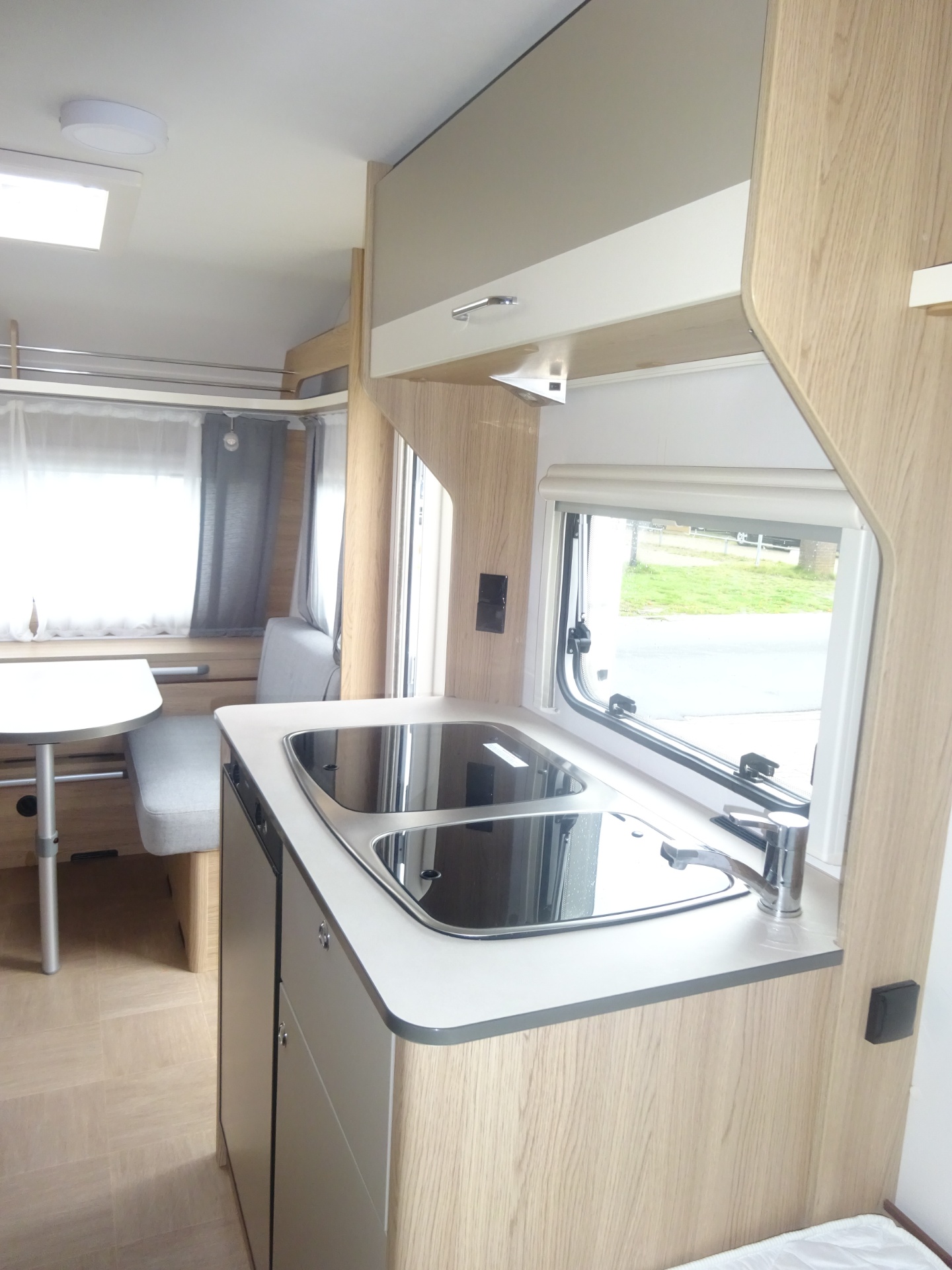 Lmc Sassino 460UL Enkele Bedden+Mover+Voortent foto: 16