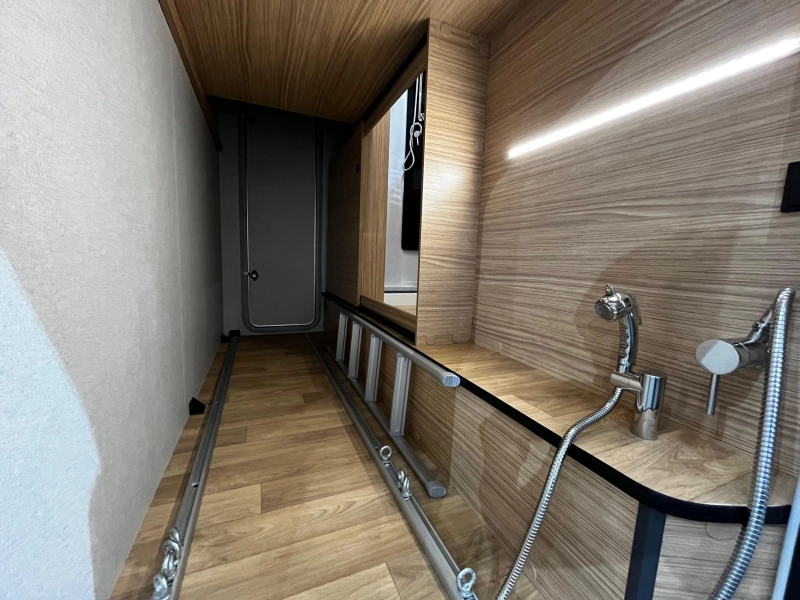 Pilote P 690 D Camper, Centraal hefbed  foto: 14